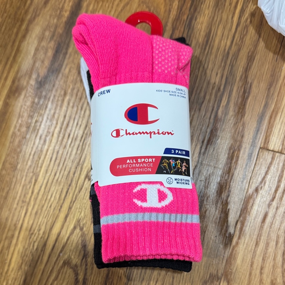 NWT Kids Size Small Cushioned Crew Champion Socks